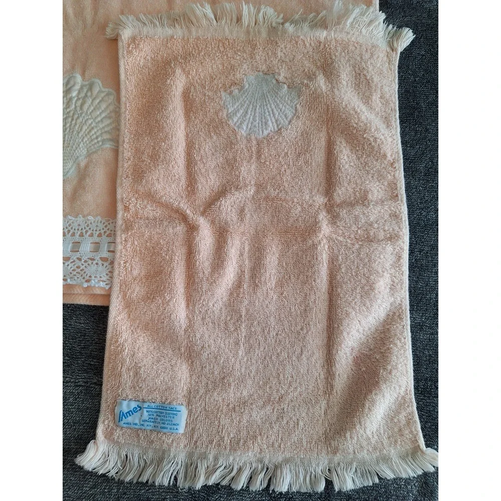 Vantage Ames Towels 1 Bath 1‎ Hand Pink Shell Embroidered Beachy USA Made